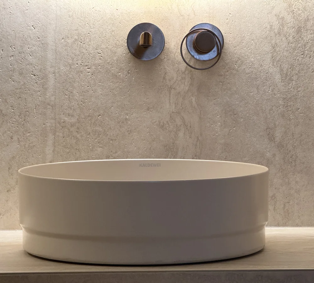 Détail de la robinetterie en bronze — Projet Alouette, Saint-Mandé