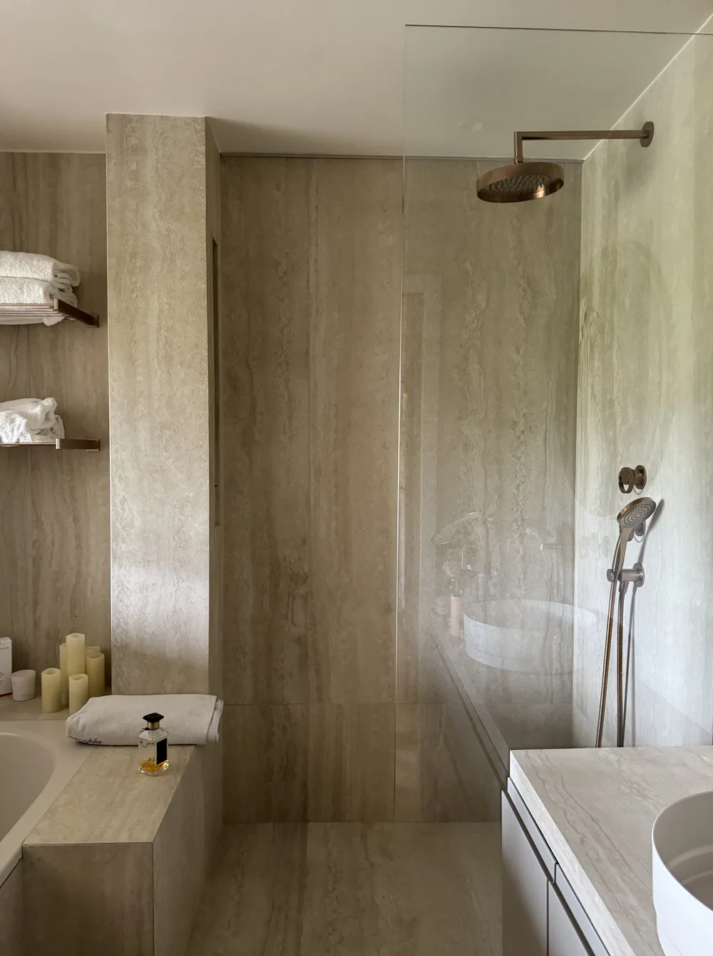Baignoire et douche côte à côte — Projet Alouette, Saint-Mandé