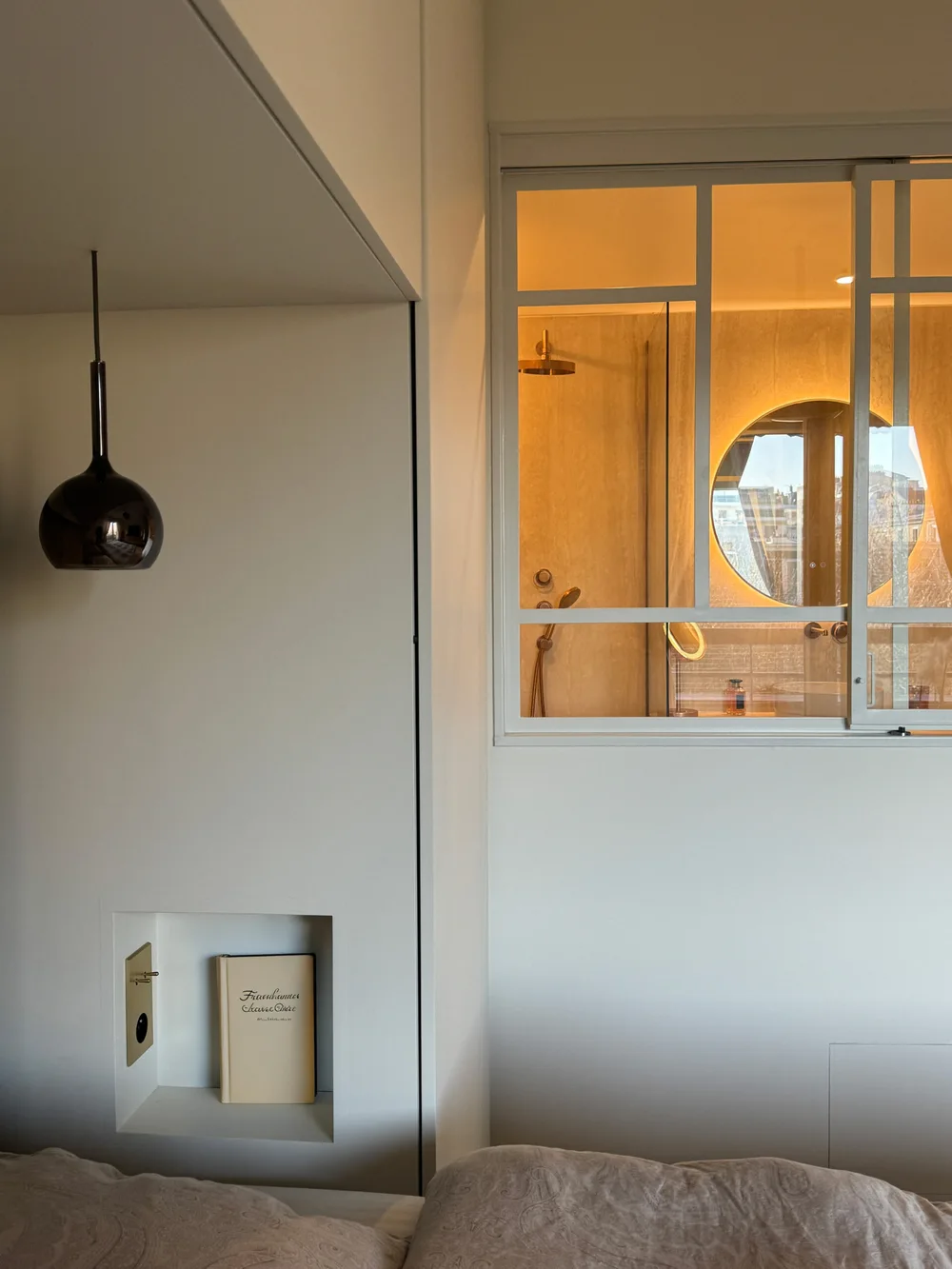 Verrière entre la chambre et la salle de bain — Projet Alouette, Saint-Mandé
