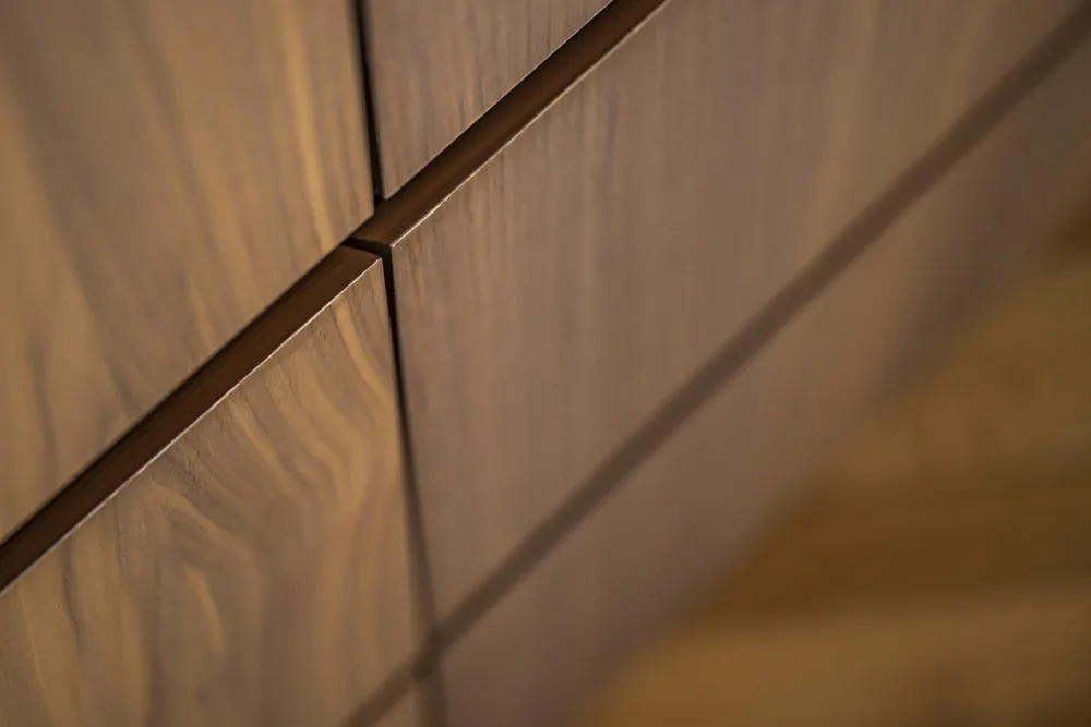 Détail des tiroirs en noyer — Projet Laffitte, Neuilly-sur-Seine
