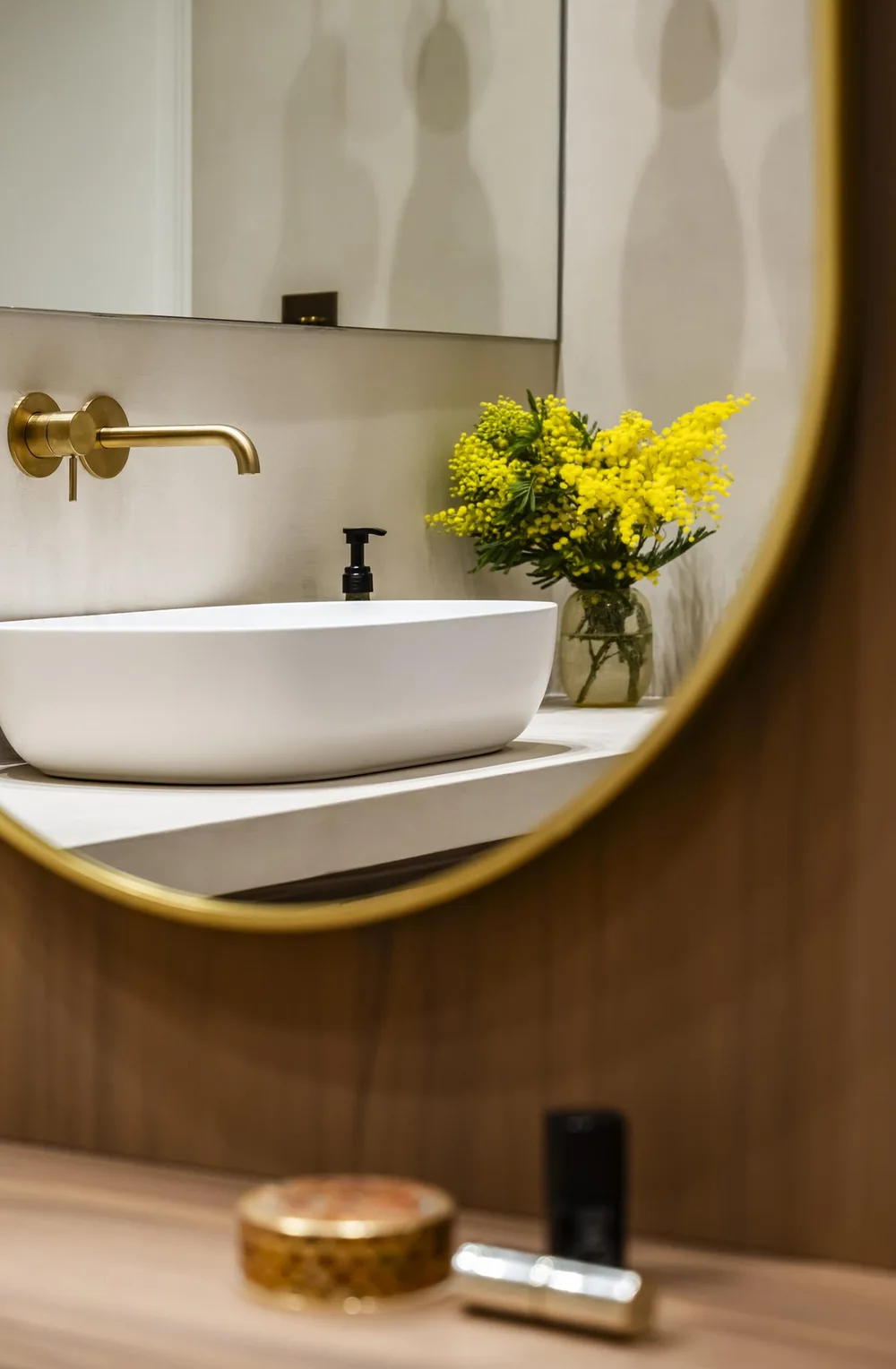 Reflet de la vasque dans le miroir — Projet Laffitte, Neuilly-sur-Seine
