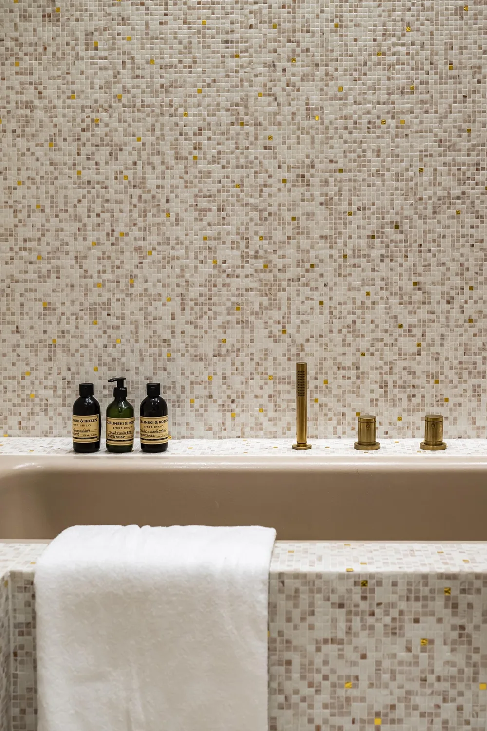 Baignoire et habillage en mosaïque — Projet Laffitte, Neuilly-sur-Seine