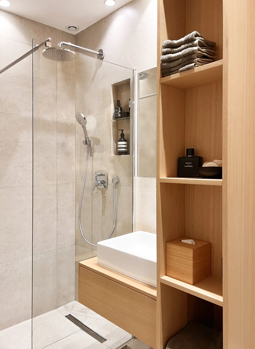 Douche et étagères sur mesure — Projet Ledru-Rollin, Paris 11e