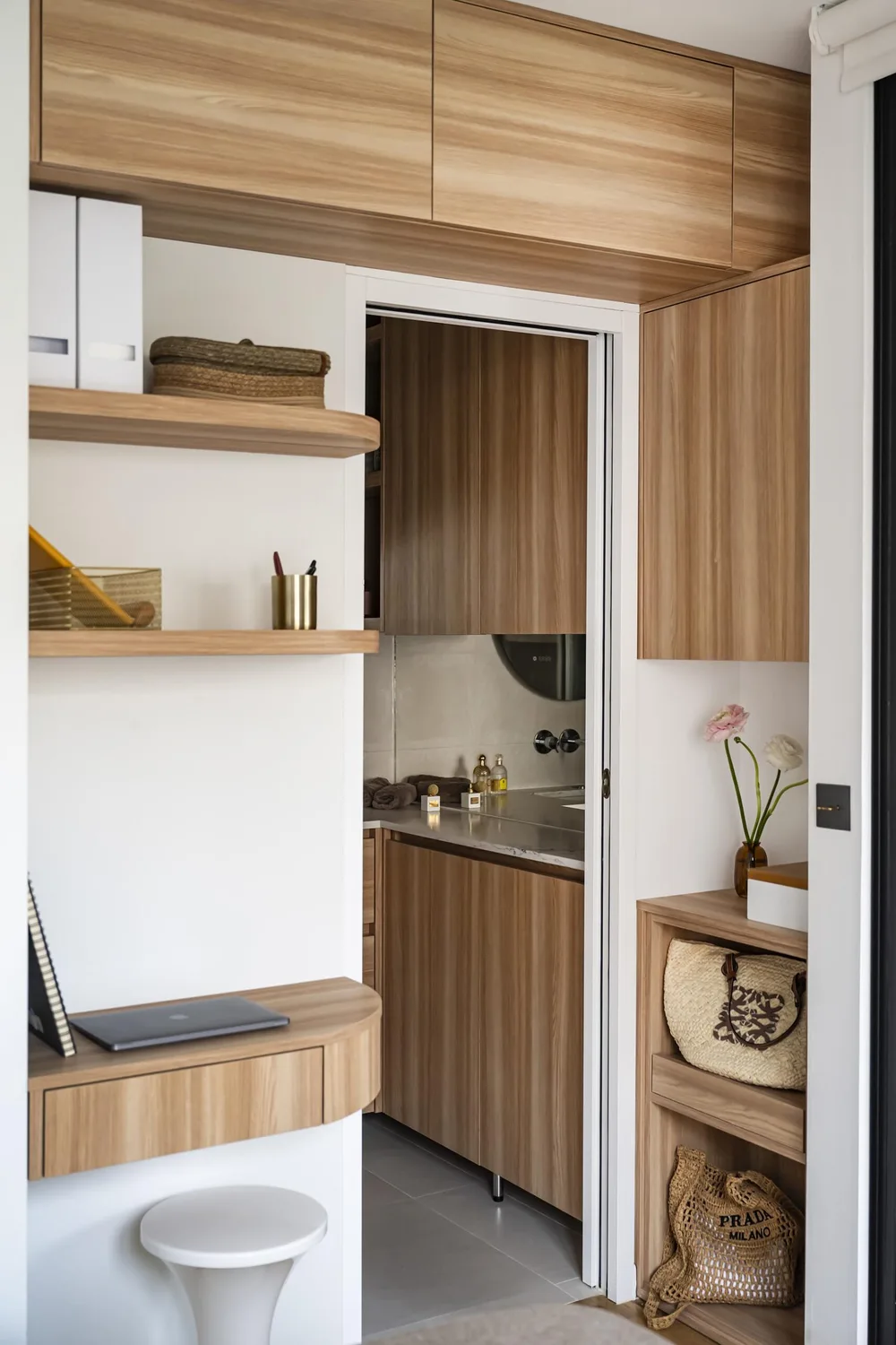 Bureau et passage vers la salle d’eau — Projet Valmi, Paris Est
