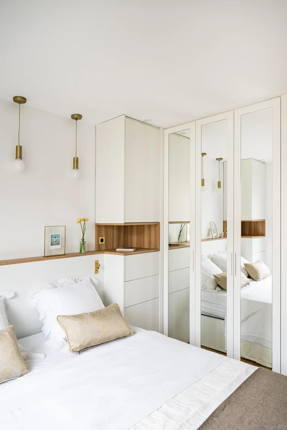 Lit et placards de la chambre parentale — Projet Valmi, Paris Est